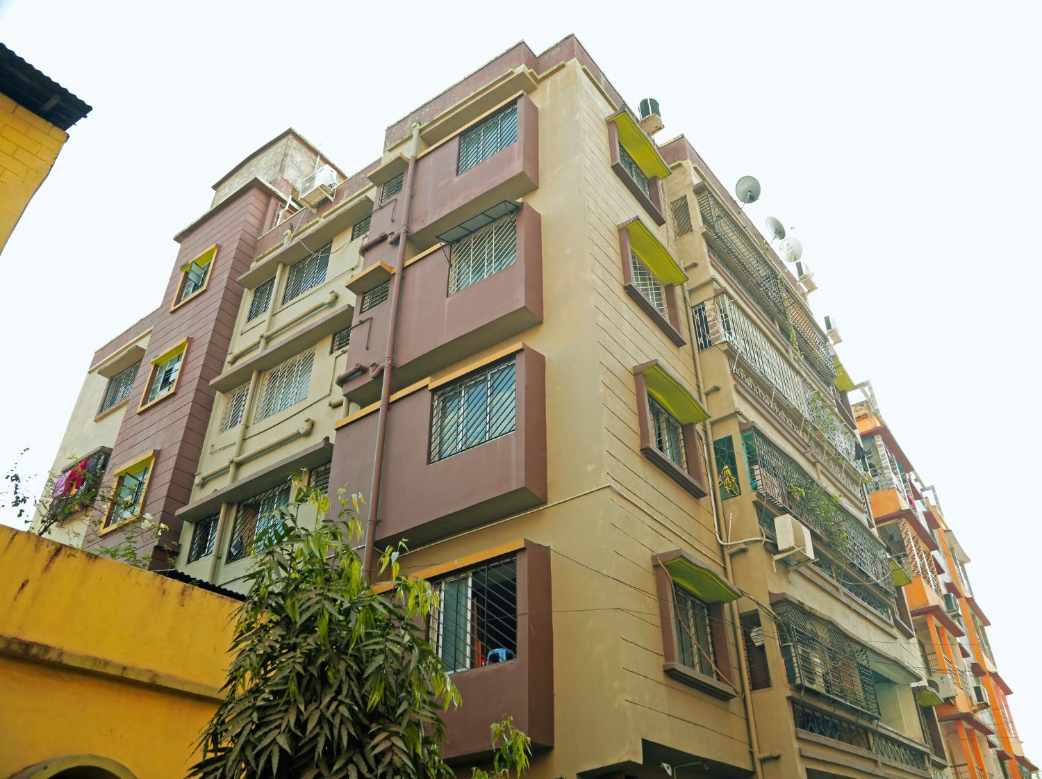 Front elevation of Sai Arpan residential apartment building in Kolkata Top 10 Developers in Kolkata